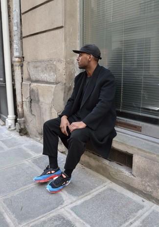 С чем носить синие кроссовки мужчине