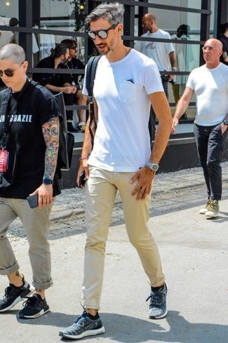 С чем носить синие кроссовки мужчине