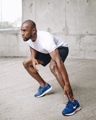 С чем носить синие кроссовки мужчине