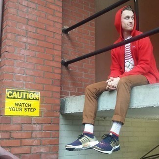 С чем носить синие кроссовки мужчине