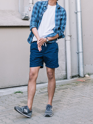 Какие шорты носить с синими кроссовками мужчине