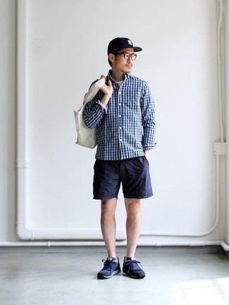 Какие шорты носить с синими кроссовками мужчине