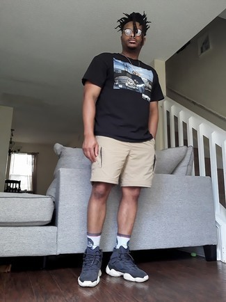 Какие шорты носить с синими кроссовками мужчине