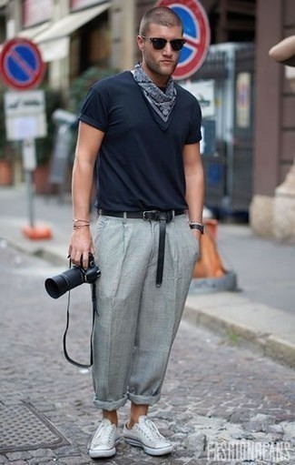 С чем носить синюю бандану мужчине