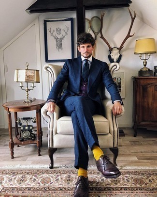 С чем носить синий браслет из бисера мужчине