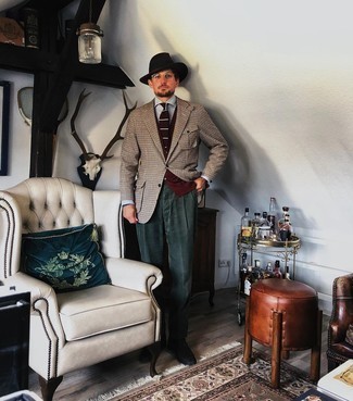 С чем носить синий браслет из бисера мужчине