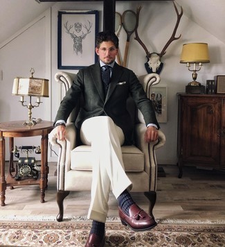 С чем носить синий браслет из бисера мужчине