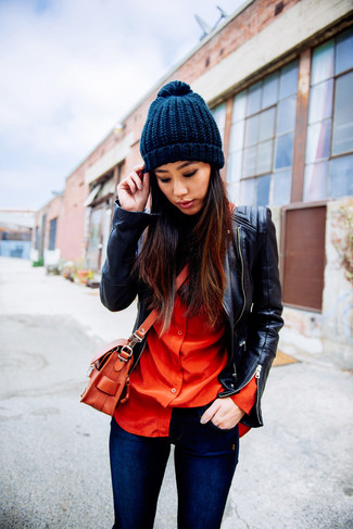 С чем носить синюю шапку женщине