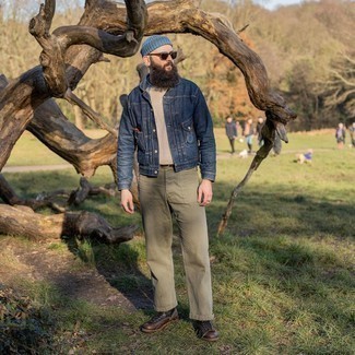 С чем носить синюю шапку мужчине