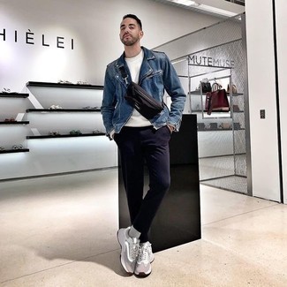 Как носить синюю косуху с темно-синими брюками чинос