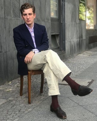 Как носить синий пиджак с бежевыми брюками чинос