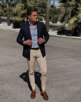 Как носить синий пиджак с бежевыми брюками чинос