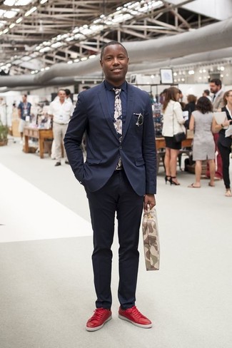 Как носить синий пиджак с черными брюками чинос