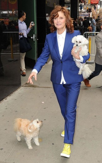 Как носить синий пиджак с синими классическими брюками женщине