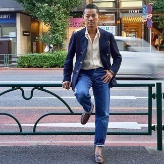 Как носить синий пиджак с синими джинсами мужчине