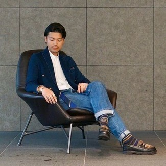 Как носить синий пиджак с синими джинсами мужчине