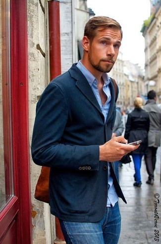 Как носить синий пиджак с синими зауженными джинсами мужчине