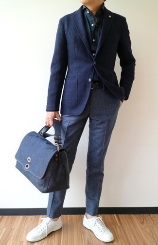 Как носить синий пиджак с синими шерстяными классическими брюками мужчине