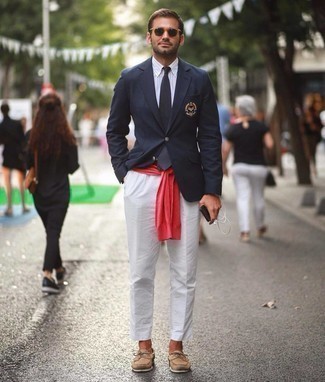 Какие топсайдеры носить с синим пиджаком