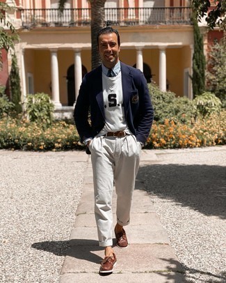 Какие топсайдеры носить с синим пиджаком