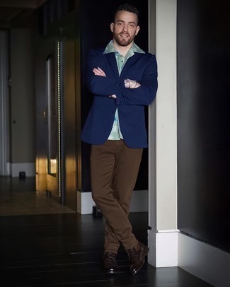 Как носить синий пиджак с коричневыми брюками чинос