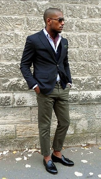 Какие кардиганы носить с синим пиджаком мужчине