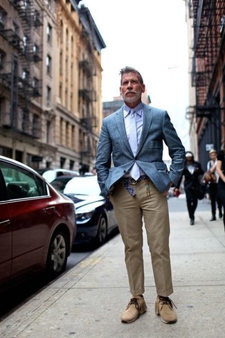 Какие брюки чинос носить с синим пиджаком