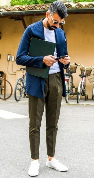 Какие брюки чинос носить с синим пиджаком