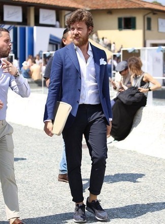 Какие брюки чинос носить с синим пиджаком