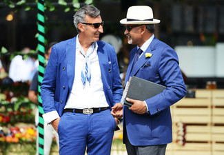 Какие брюки чинос носить с синим пиджаком