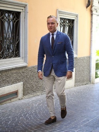 Какие брюки чинос носить с синим пиджаком