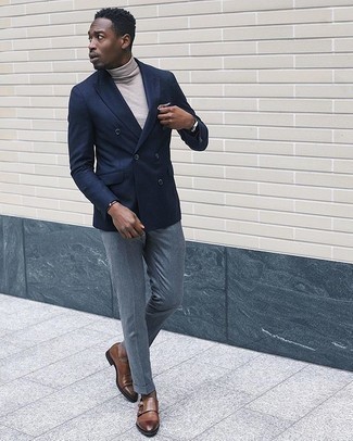 Как носить синий пиджак с темно-коричневыми кожаными монками