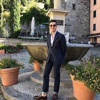 Как носить синий пиджак с темно-коричневыми кожаными монками