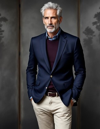 Какие джинсовые рубашки носить с синим пиджаком мужчине