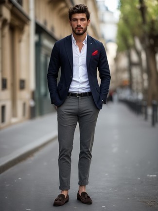 Как носить синий пиджак с серыми брюками чинос