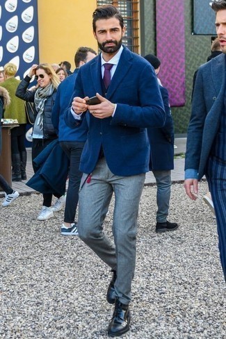 Как носить синий пиджак с серыми брюками чинос