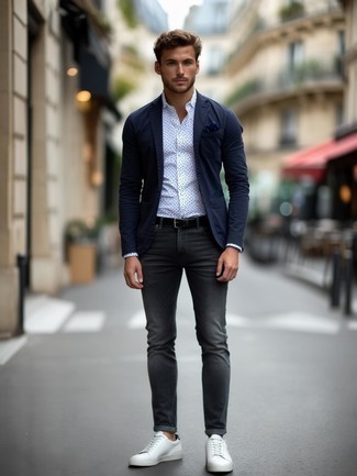 Как носить синий пиджак с серыми джинсами мужчине