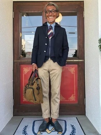 Какой худи носить с синим пиджаком мужчине