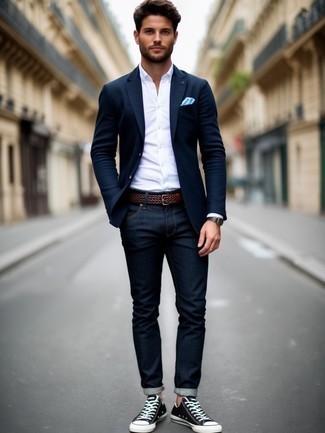 Как носить синий пиджак с темно-синими джинсами мужчине