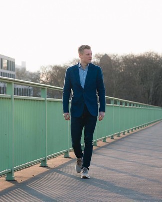 Как носить синий пиджак с темно-синими джинсами мужчине