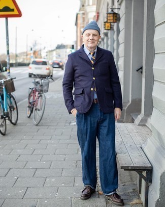 Как носить синий пиджак с темно-синими джинсами мужчине