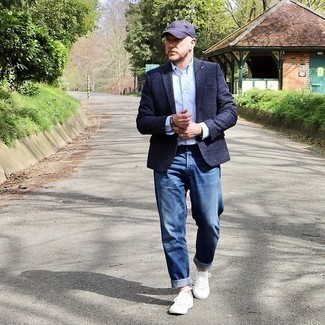 Как носить синий пиджак с темно-синими джинсами мужчине