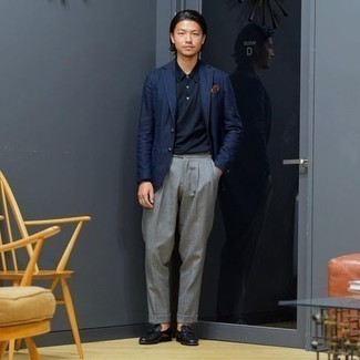 Какие футболки-поло носить с синим пиджаком мужчине