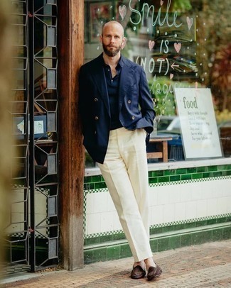 Какие футболки-поло носить с синим пиджаком мужчине