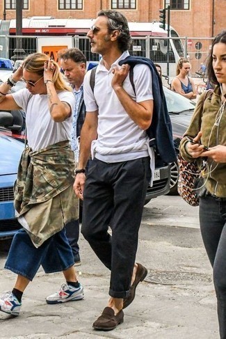 Какие футболки-поло носить с синим пиджаком мужчине