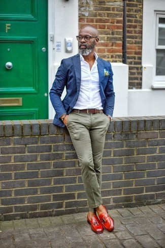 Какие лоферы с кисточками носить с синим пиджаком