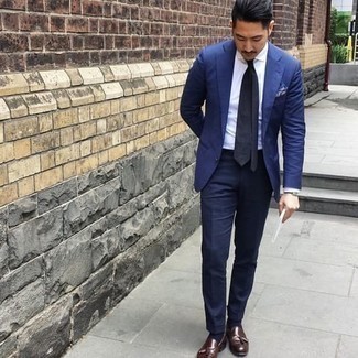 Какие лоферы с кисточками носить с синим пиджаком