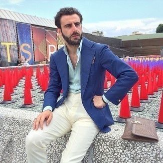 Как носить синий пиджак с белыми классическими брюками мужчине