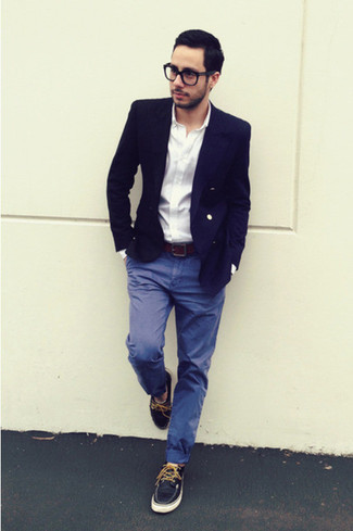 Какие брюки чинос носить с синими топсайдерами