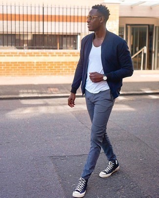 Какие брюки чинос носить с синим бомбером